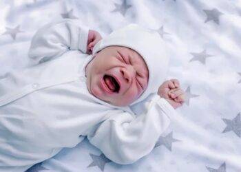 STOP! Jangan Cium Bayi saat Lebaran Sebelum Baca Peringatan Dokter Ini