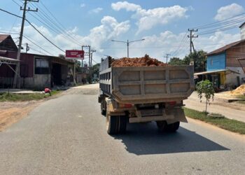 Bikin Resah! Truk Galian C Tanpa Terpal Picu Debu di Sangatta