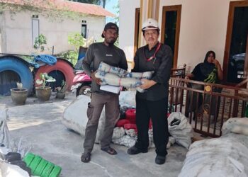 CSR PT Energi Unggul Persada Salurkan Alat Tangkap untuk Nelayan Santan Ilir