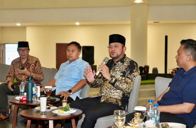 Tekanan Demo Menguat, Gubernur Rudy Mas’ud Siap Hadapi Hak Angket DPRD Kaltim Demo 214 Kaltim Memanas, Gubernur Rudy Mas'ud Pilih Tidak Temui Massa