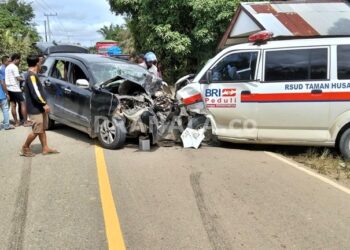 Hindari Lubang, Ambulans RSUD Bontang dan Avanza Tabrakan di Bengalon, Lima Orang Terluka