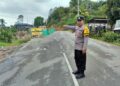 Longsor Tutup Jalan di Loa Janan Kaltim, Polisi dan Warga Berpacu Cegah Macet