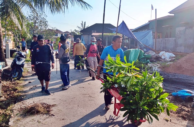 Lurah Lok Tuan Sunyk Widiarsih Genjot Patroli dan Gotong Royong Lingkungan