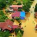 Banjir Rendam Bantaran Sungai Kutim, Warga Muara Wahau Bertahan di Tengah Genangan