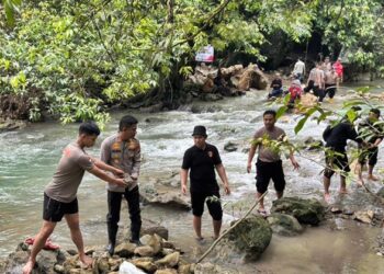 Bertahun-Tahun Terpisah Sungai, Warga Kampung di Pangkep Kini Punya Harapan Baru