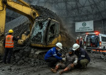 Detik-Detik Longsoran Klinker Timpa Ekskavator di Semen Tonasa