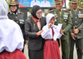Siswi SD Bontang Hadiahkan Puisi "Bocah Gesit Berbenah" untuk Wali Kota Neni