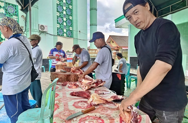 Masjid Agung Al-Hijrah Bontang Sebar 1,3 Ton Daging Kurban sampai Malahing
