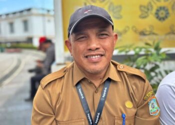 Balikpapan Mulai Bersih, Ratusan Reklame Rokok dan Tak Berizin Dicopot Paksa
