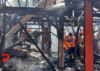 Dua Bocah Tewas Terjebak saat Rumah Panggung di Penajam Terbakar